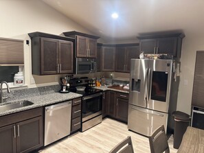 Private kitchen - Pleasant 1-bedroom house with AC in charming Missoula (Missoula)