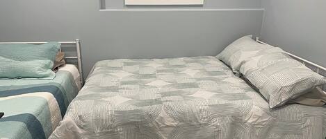 4 makuuhuonetta, silitysrauta/-lauta, Wi-Fi, vuodevaatteet