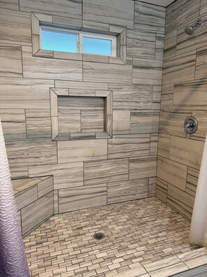 Shower, towels, soap, toilet paper - Sea Renity Cottage (Brookings)