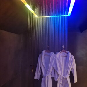 Unclassified image, 2 of 17, button