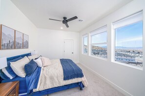 4 bedrooms, iron/ironing board, free WiFi, bed sheets