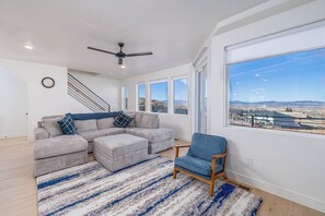 Smart TV - The Place at Fiddlers Cove (Cedar City)