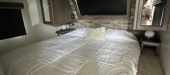 Fabulous 4-bedroom campground with AC in Combate