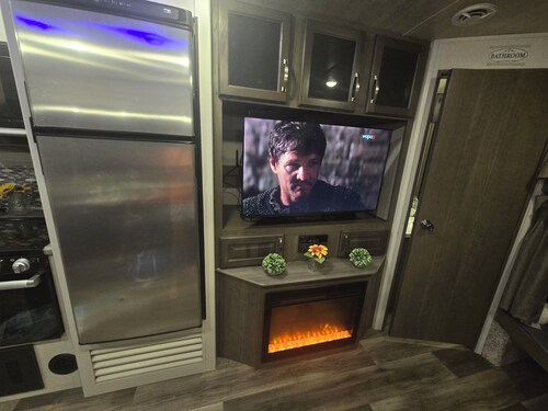 Fabulous 4-bedroom campground with AC in Combate