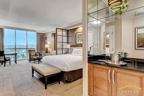 Desk, iron/ironing board, WiFi, bed sheets - MGM Signature-06-718 Jacuzzi Studio (Las Vegas)