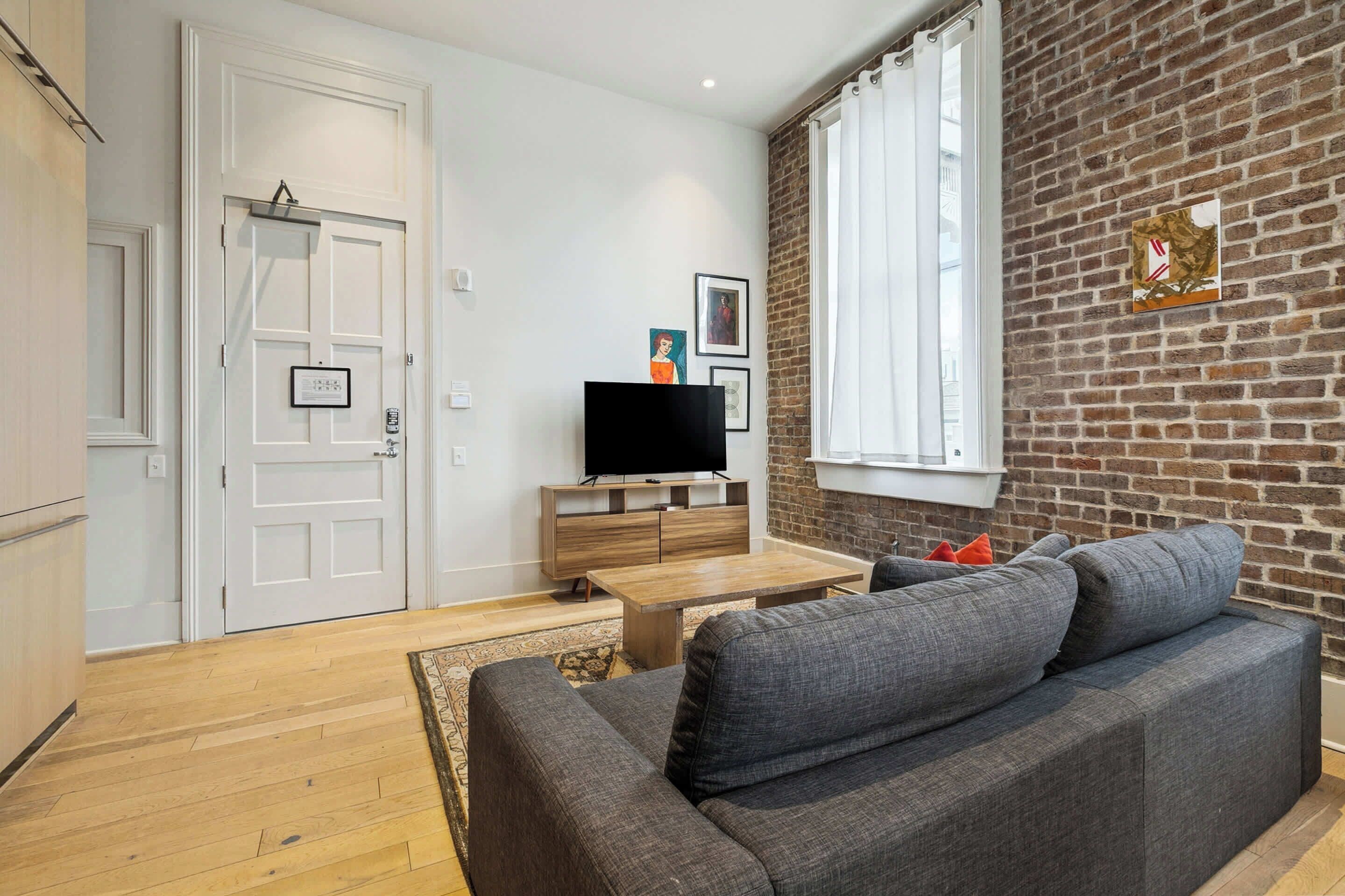 Modern 1br In Historic Schoolhouse | Gated Parking - Gretna, LA