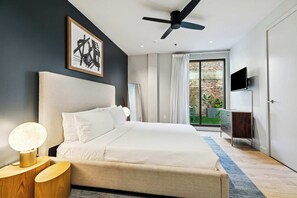 2 bedrooms, iron/ironing board, travel cot, WiFi - 2 BR Apartment in CBD w/ large patio | Near FQ + Superdome (New Orleans)