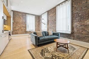 TV, offices - 1BR Near Downtown New Orleans | Gated Parking (New Orleans)