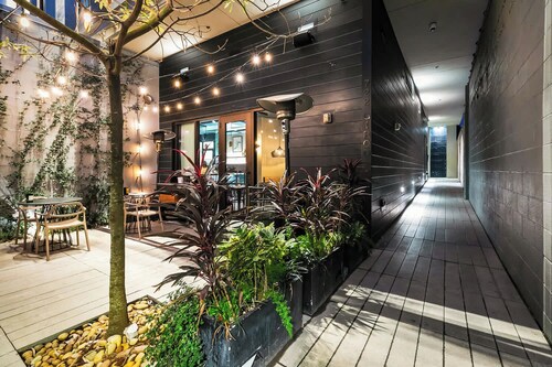Stylish 2BR Apartment | Walk to French Quarter & Superdome