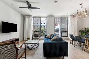 TV - Stylish 2BR Apartment | Walk to French Quarter & Superdome (New Orleans)