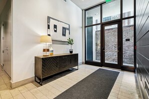 Interior - Central 2 BR Apartment in CBD (New Orleans)