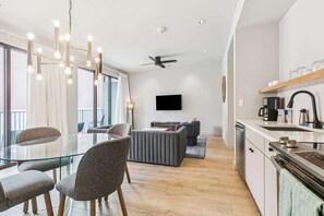 Fridge, microwave, oven, stovetop - Prime 1BR Apartment in CBD w/ Balcony (New Orleans)