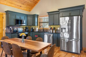 Fridge, microwave, oven, stovetop - Ozark Mountain Serenade | NEW | Private Hot Tub 💦 (Branson)