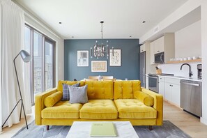 TV - Prime 3BR Apartment in CBD w/ Balcony | Walk to Superdome (New Orleans)