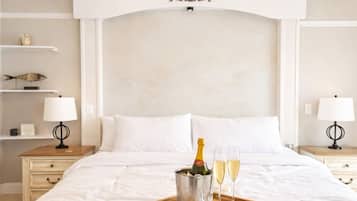 Bureau, fer et planche à repasser, lit de bébé portatif, Wi-Fi