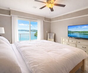 5 bedrooms, desk, iron/ironing board, travel cot - Grand Point Luxury Lakefront 5BED/3.5BA Hottub/Dock/Movie Theater/Game Room-18PP (Rocky Mount)