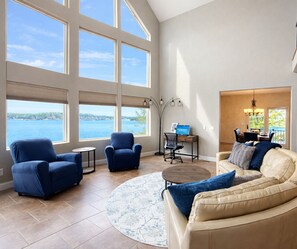 TV, fireplace - Grand Point Luxury Lakefront 5BED/3.5BA Hottub/Dock/Movie Theater/Game Room-18PP (Rocky Mount)