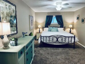 3 bedrooms, WiFi - On Water’s Edge (Thomasville)