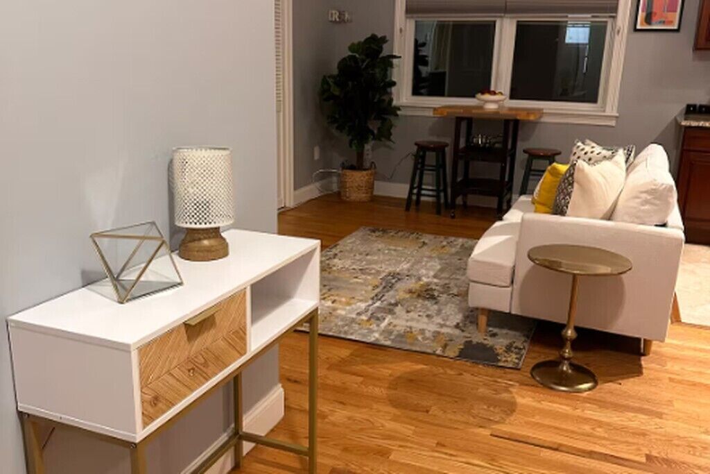 Entire Rental Unit In Union City, New Jersey - Secaucus, NJ