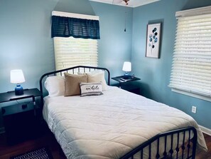 2 habitaciones, tabla de planchar con plancha, wifi y ropa de cama 