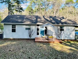 Outdoor dining - Getaway Hideway (Thomasville)