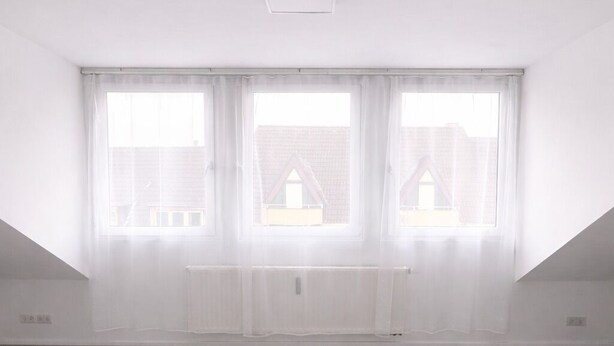 A spacious room with a large bed, three windows, and a radiator. - Living on the Rhine: Central, spacious & by the cathedral! (Köln)