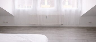 Living on the Rhine: Central, spacious & by the cathedral!