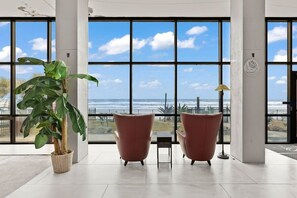 Interior - Modern Studio - Partial Beach Views, Pool & Porch (Daytona Beach)