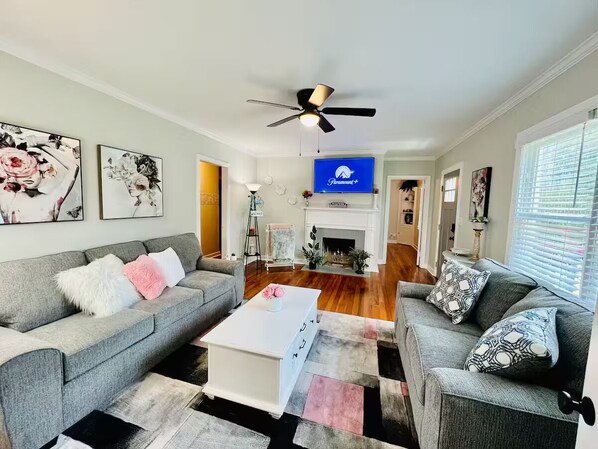 Unclassified image, 1 of 22, button - Uptown Downtown Living (Thomasville)