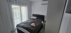 1 habitación, tabla de planchar con plancha, wifi gratis y ropa de cama 