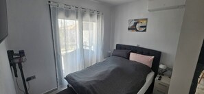 1 bedroom, iron/ironing board, free WiFi, bed sheets