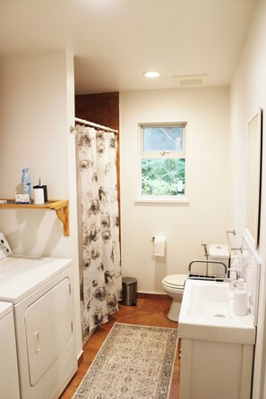 Hair dryer, bidet, towels, soap - Bright&Comfortable Upper Floor|Convenient Location (North Vancouver)