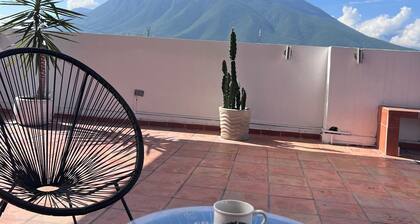 Beautiful View of El Cerro & Short Walk to Stadium, 3br 2b apt in Guadalupe