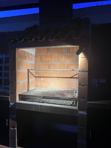 Beautiful View of El Cerro & Short Walk to Stadium, 3br 2b apt in Guadalupe