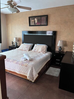 3 makuuhuonetta, silitysrauta/-lauta, Wi-Fi, vuodevaatteet