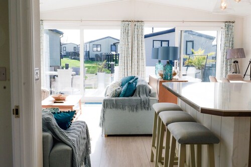 Luxury Hot Tub Lodge - Highcliffe Meadow