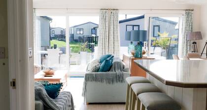 Luxury Hot Tub Lodge - Highcliffe Meadow