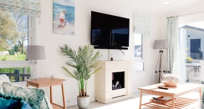 Luxury Hot Tub Lodge - Highcliffe Meadow