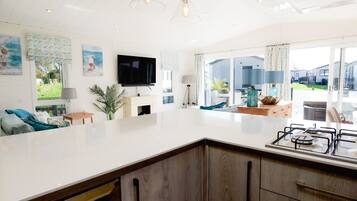 Microwave, dishwasher, coffee/tea maker, toaster