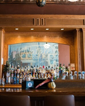 Bar (on property) - Luxury Family Getaway / Private Hot tub (Red Lodge)