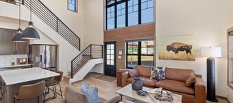 Luxury Family Getaway / Private Hot tub