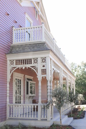 Exterior detail - The Gilded Lady-Suite w/ full beds & sofa sleeper (Pensacola)