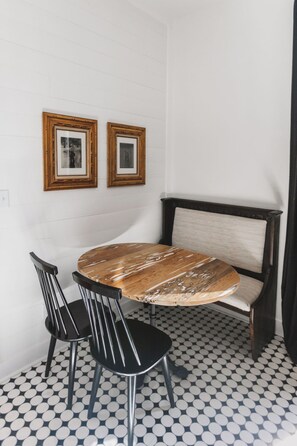 Dining - The Gilded Lady: The Cypress Suite (Pensacola)