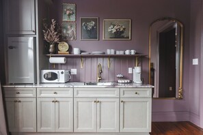 Interior - The Gilded Lady-King bed suite w/ private balcony (Pensacola)