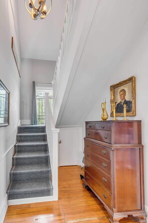 Interior - Newly Remodeled, Spacious Condo! Walk to King St! (Charleston)