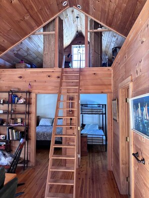 Desk, travel crib, WiFi, bed sheets