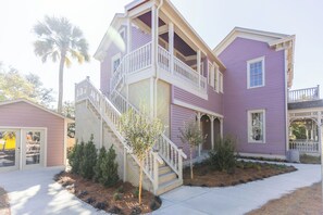 Exterior - The Gilded Lady: The Wedding Suite (Pensacola)