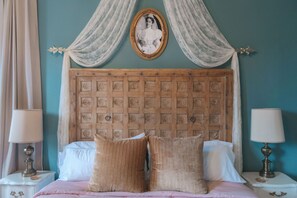 1 bedroom, iron/ironing board, WiFi, bed sheets - The Gilded Lady: The Wedding Suite (Pensacola)