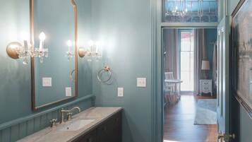 Shower, hair dryer, towels, shampoo