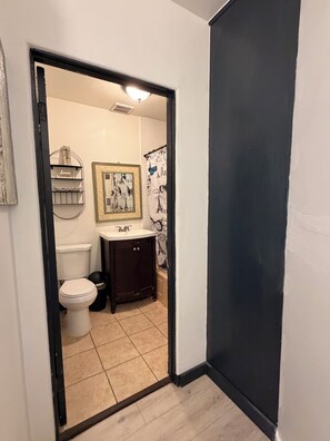 Towels, soap, toilet paper - Cozy studio in Lancaster (Lancaster)